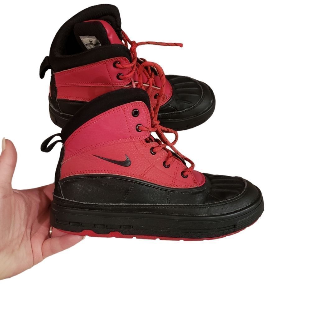 NIKE ACG Shoes 